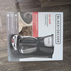Black Decker 12 Cup programmable coffee maker DCM100B