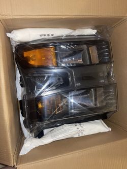 Silverado Headlight (passenger )