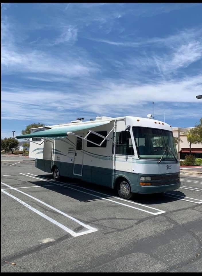 2001 National RV Surfside 3310