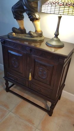 Beautiful antique cabinet. Was used as liquor cab. Have original key