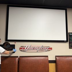 Projector screen $150 7x5 Feet