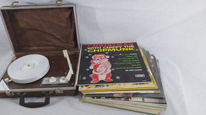 Photo Vintage Dejay Model SP-25 Portable Travel Record Player Turntable In Case Vinyls