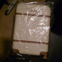 Prestige Rolling suitcase