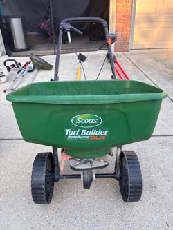 Scotts Turf Builder EdgeGuard DLX Broadcast Spreader