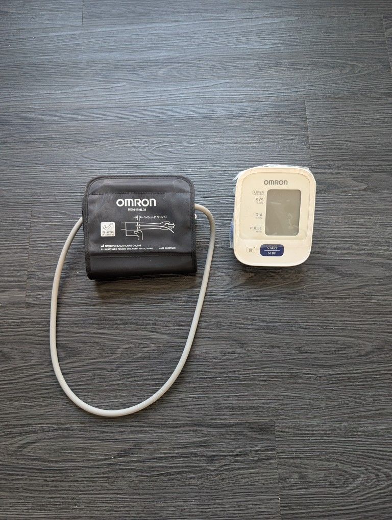 Omron Blood Pressure Monitor - Battery Operated - EUC