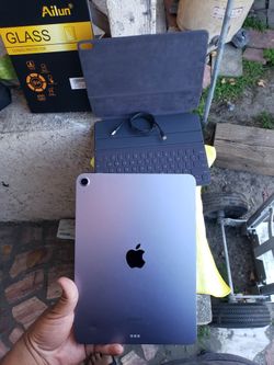 New M1 2022 IPAD Air 5th Gen $330! Cash or Trade $500! Pokémon card or cards PSA 10 9.5 9 the iPad is M1 Come with temper Glass & charger