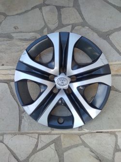 TOYOTA RAV 4 hubcap 2016 2017 2018 model some scratches 17"