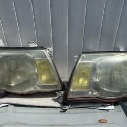 2006 Toyota Tacoma Headlights - Used
