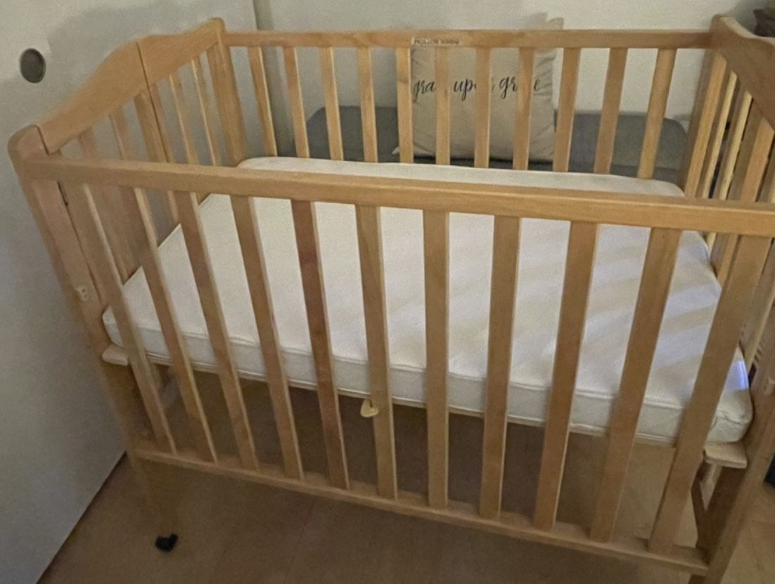 mini crib