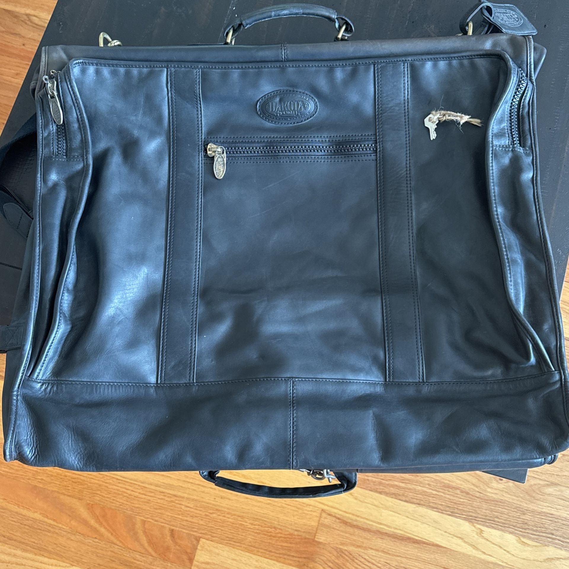 Dakota 100% Leather Garment Bag