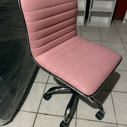 Pink Desk Chair On Casters 