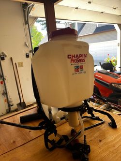 Weed or fertilizer sprayer back pack like new