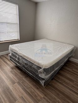 Queen mattress pillow top set with box spring (2pc - new)