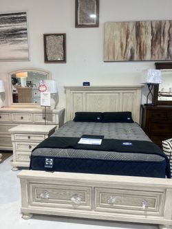 4pc Queen Bed Set