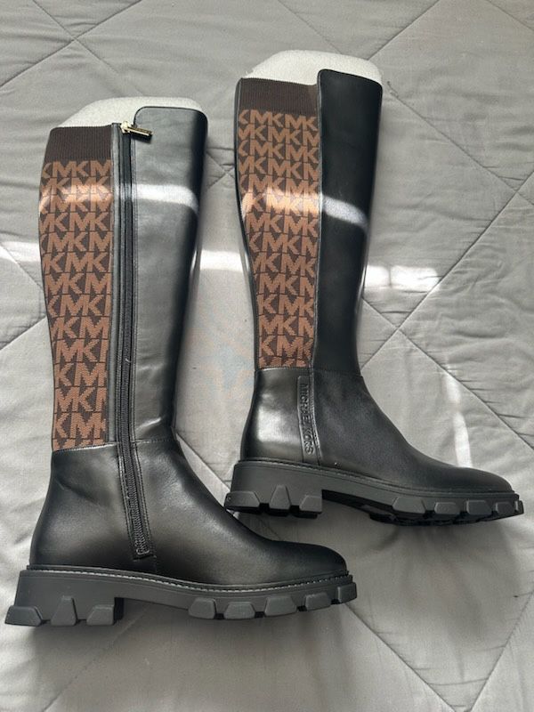 Michael kors women’s boots (size 6.5)