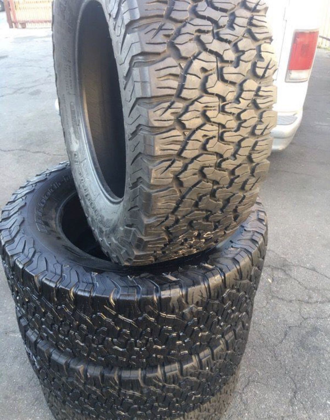 275/60/20R BF GOODRICH KO2s for Sale in Dallas, TX - OfferUp