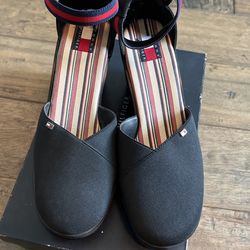 Tommy Hilfger Womens Shoe 9M