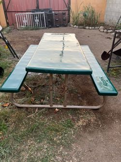 Picnic table