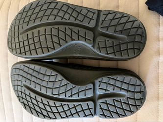 Oofos sandals/flip flops