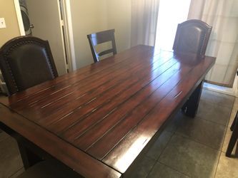Kitchen table with 6 chairs