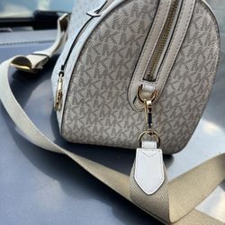 Michael Kors Travel Bag Medium Size 