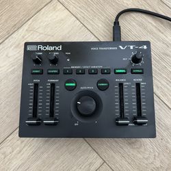 Roland VT-4 Voice Transformer / Vocal Effects Processor - Excellent Condition