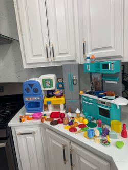 Toddler or baby kitchen play with sounds everything in the picture is included