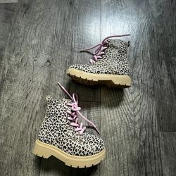 TODDLER CHEETAH PRINT BOOTS SIZE 7/8