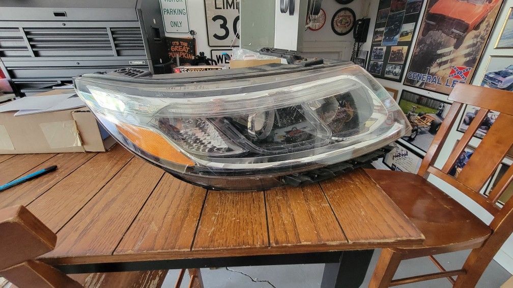 kia Sorento headlight