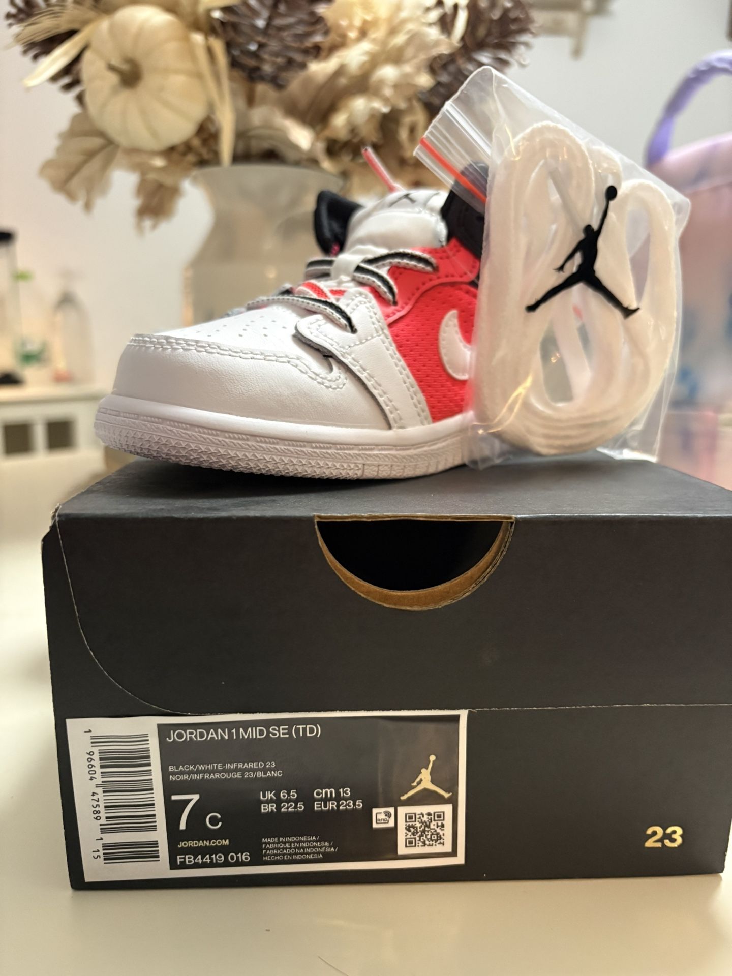Jordan 1 Mid Kid Shoes 7c