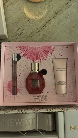 Viktor & Rolf Flowerbomb Pretty Peony Gift Set