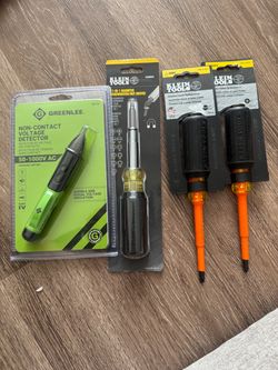 Klein 11-1 screwdriver & insualted screw drivers plus volatge detector