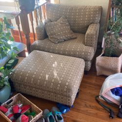 Comfy Chair With Ottoman 