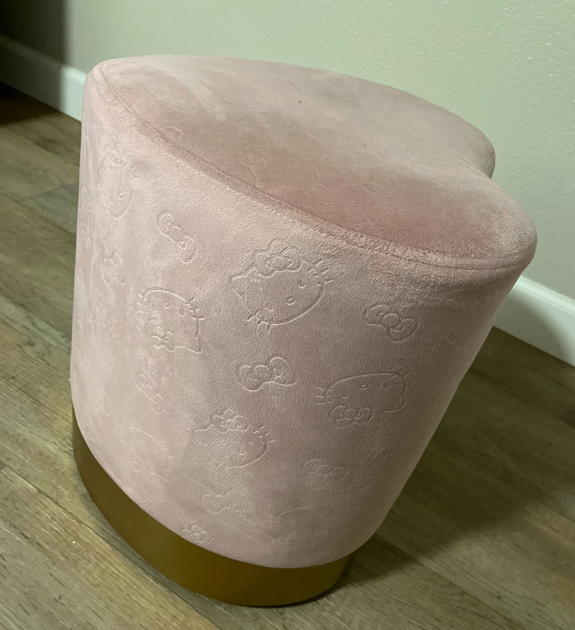 hello Kitty Vanity Chair