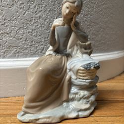 Nao By Lladro Figurine Of Girl With Basket Of Grapes
