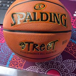 Spalding Street Performance All Surface Basketball 