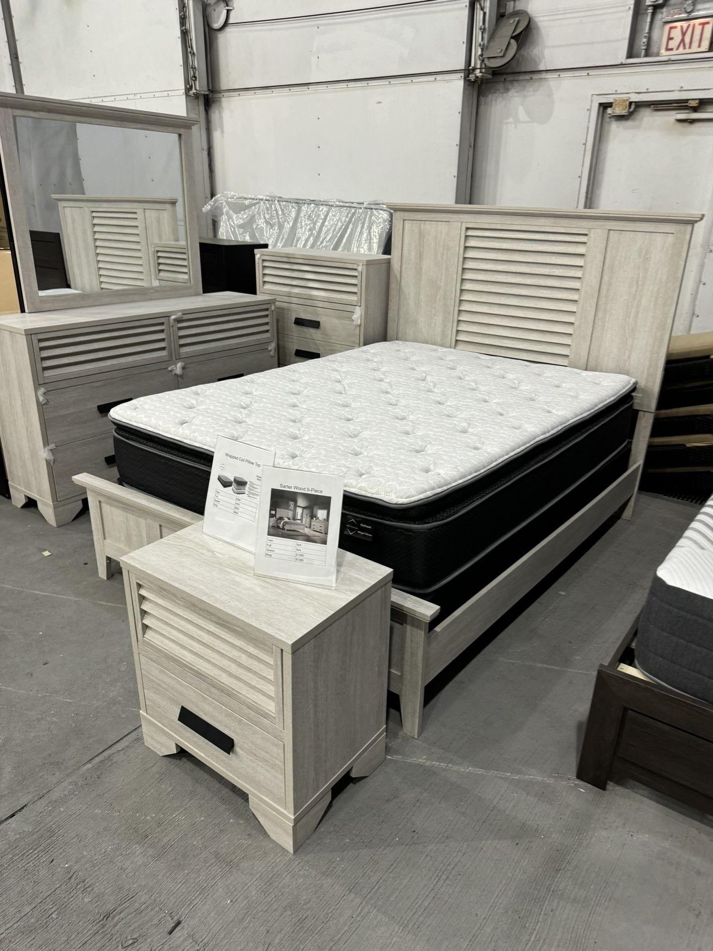 Sarter Wood 5 Piece Queen And King Bedroom Sets