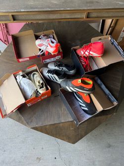 Soccer kids tennis shoes set 25 Dlrs