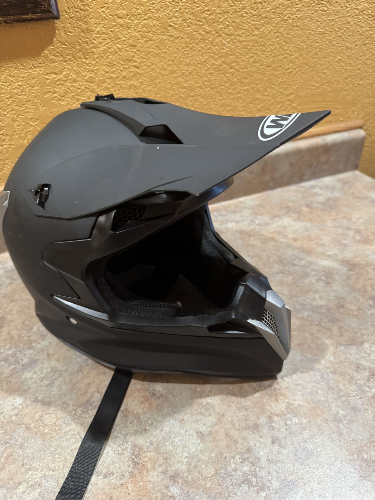 WLT DIRTBIKE/MOTORCYCLE HELMET DOT APPROVED