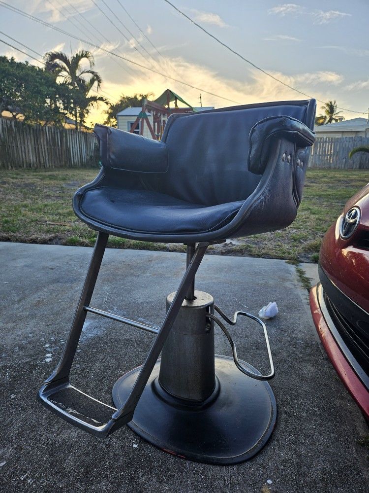 Vintage Belvedere barber Chair