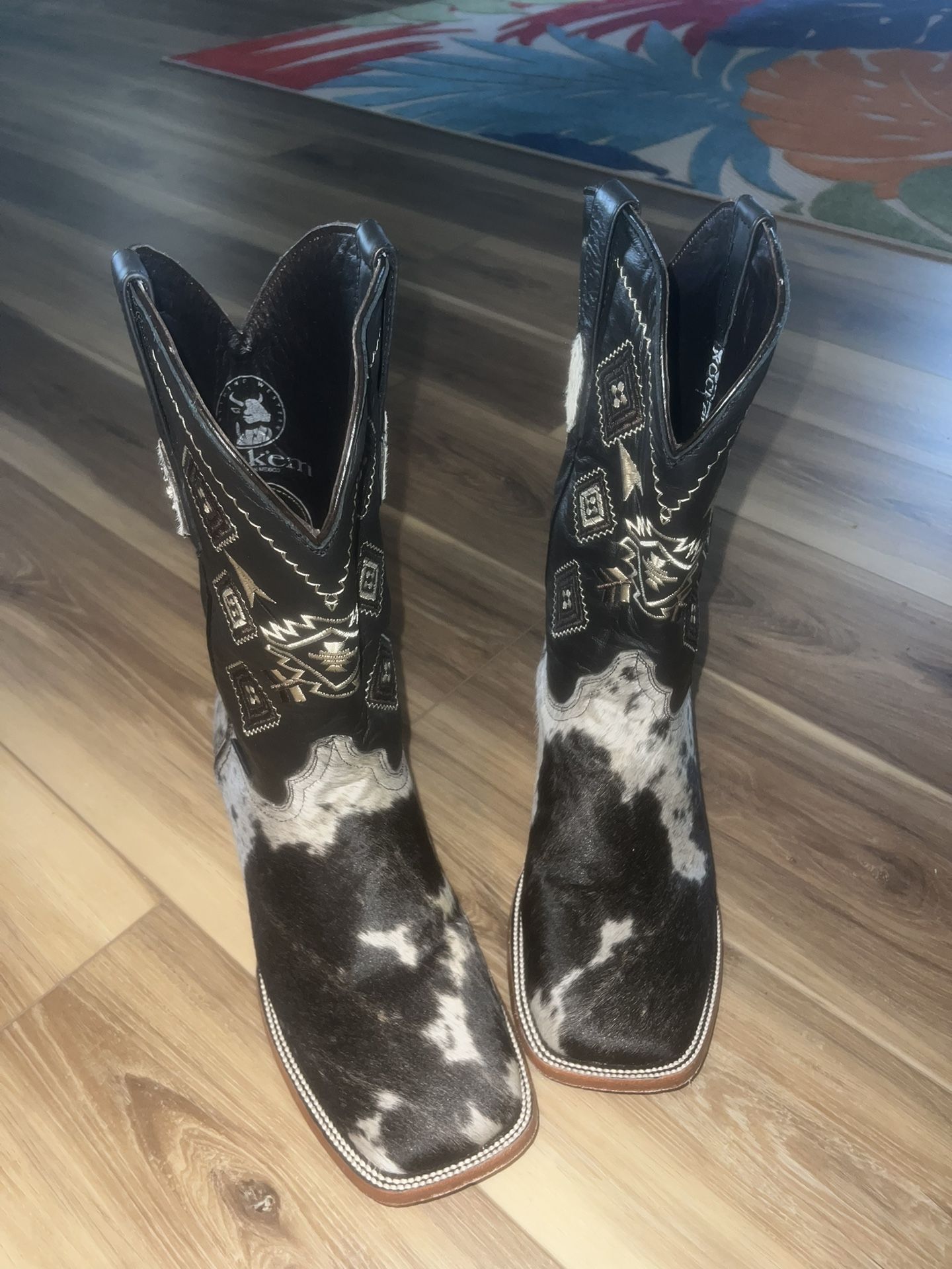 rock em cowhide boots 9.5