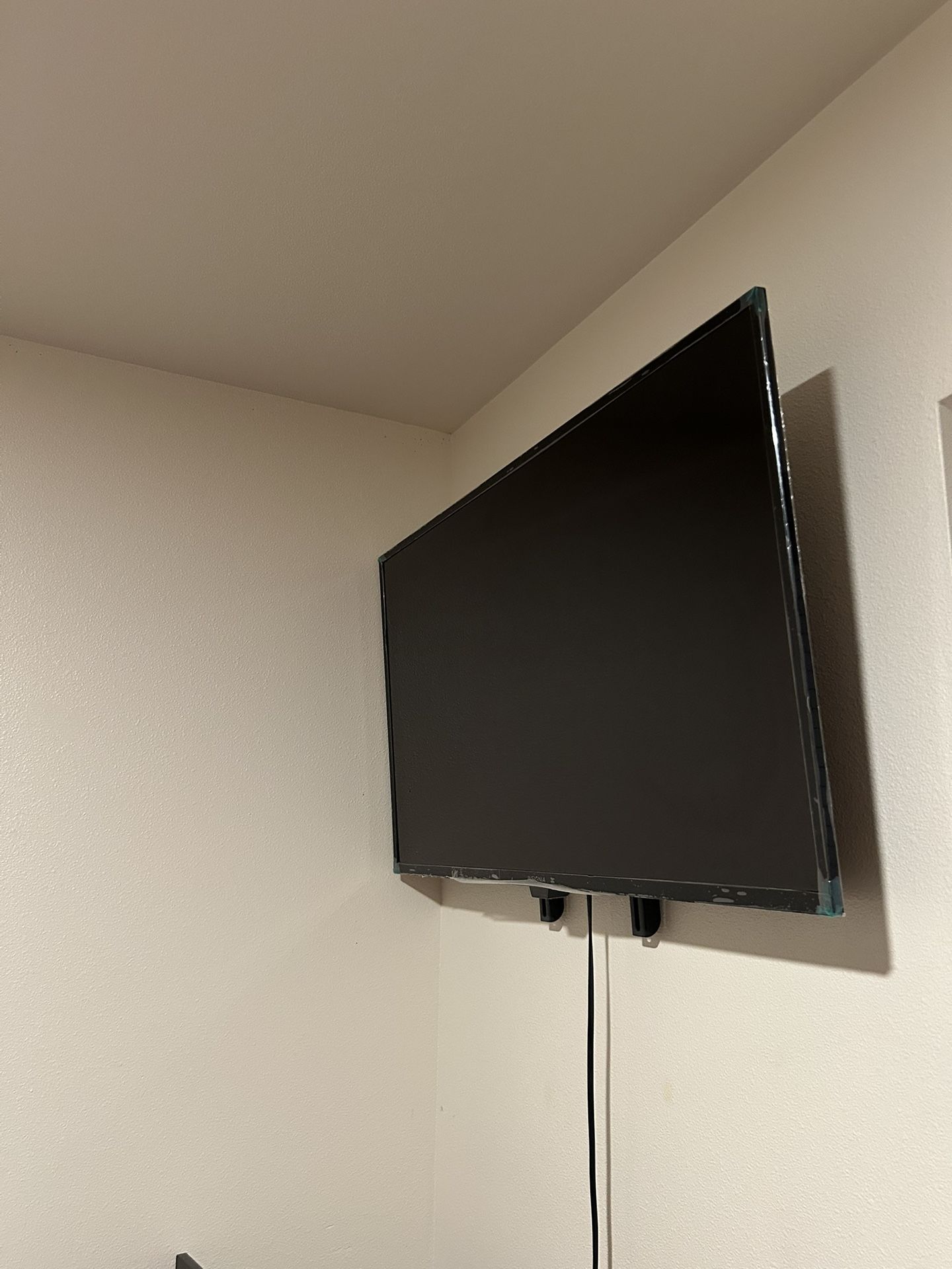 Insignia Smart TV 39 Inches