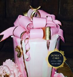 Bow cake