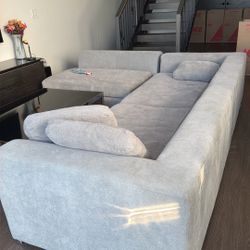 Dania Sofa 