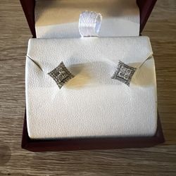 White Gold Diamond Earrings 