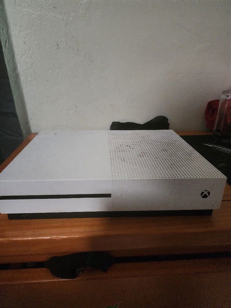 Xbox One S. (Read Description)