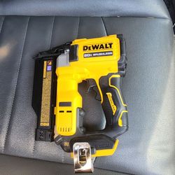 Dewalt 23g Atomic Brad Nailer New Fresh Out The Box $190