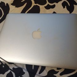 Apple Laptop 