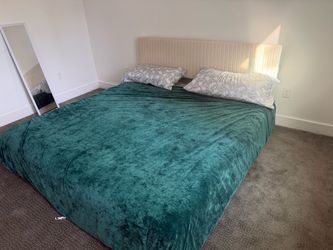 KING SIZE BED FRAME AND MATTRESS