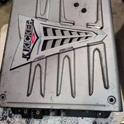 Amplifier Kicker 